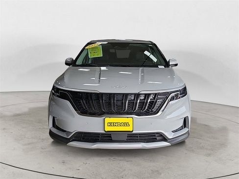 Used 2024 Kia Carnival EX image 8