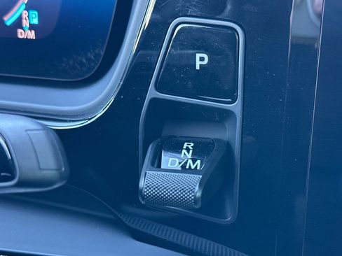 Used 2025 Porsche Cayenne Coupe image 22