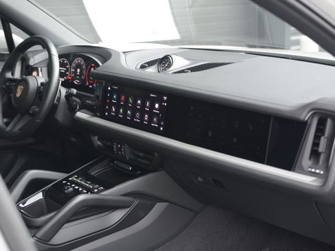 Certified 2025 Porsche Cayenne S AWD/4WD image 28
