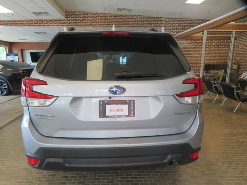 Used 2023 Subaru Forester Premium AWD/4WD image 5