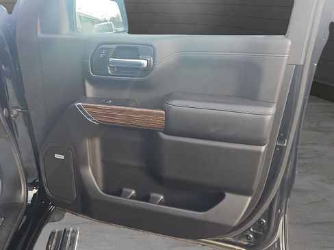 Used 2021 Chevrolet Silverado 1500 High Country w/ Technology Package image 21