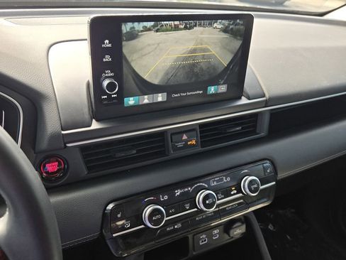 Used 2025 Honda Pilot EX-L image 18