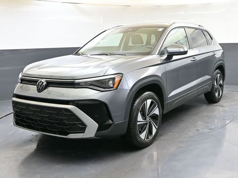 Used 2025 Volkswagen Taos SE w/ Panoramic Sunroof Package AWD/4WD image 1