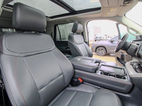Used 2025 Ford Expedition Active AWD/4WD image 19