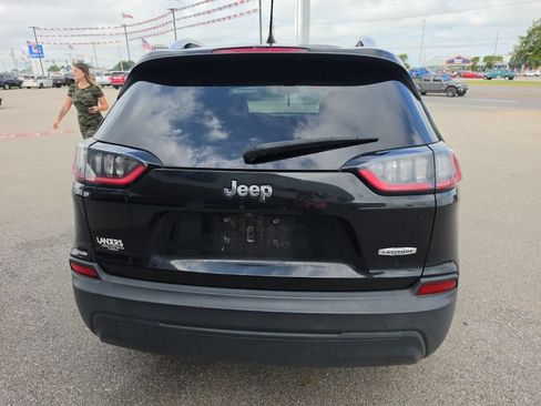Used 2019 Jeep Cherokee Latitude w/ Popular Appearance Group FWD image 4