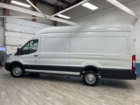 Used 2024 Ford Transit 250 148 High Roof Extended AWD w/ Load Area Protection Package image 4