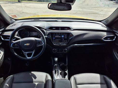 Used 2023 Chevrolet TrailBlazer ACTIV w/ Sun and Liftgate Package FWD image 3