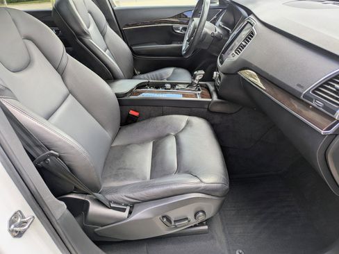Used 2019 Volvo XC90 T5 Momentum w/ Advanced Package AWD/4WD image 4
