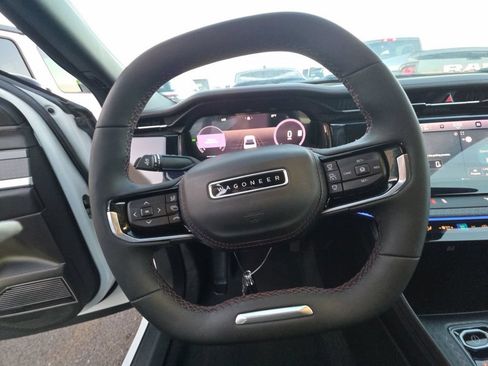 Used 2025 Jeep Wagoneer S Limited AWD/4WD image 2