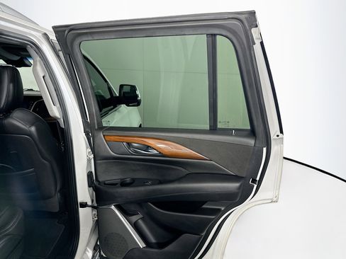 Used 2017 Cadillac Escalade Luxury RWD image 32