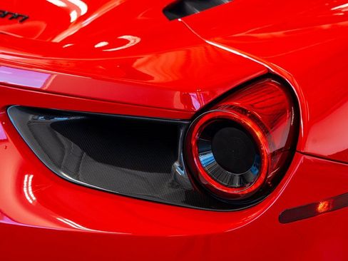 Used 2016 Ferrari 488 Spider image 33