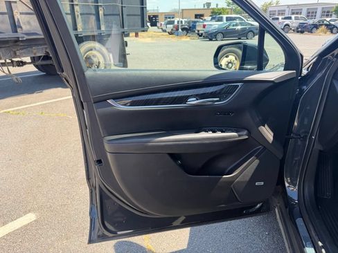 Used 2022 Cadillac XT6 Premium Luxury FWD image 13