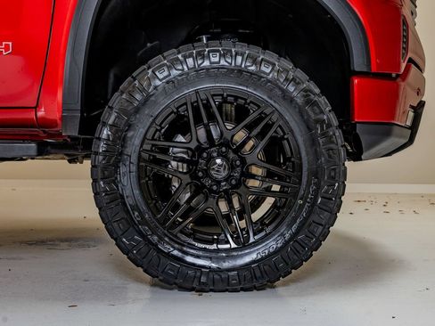 Used 2023 GMC Sierra 1500 AT4 w/ AT4 Preferred Package AWD/4WD image 12