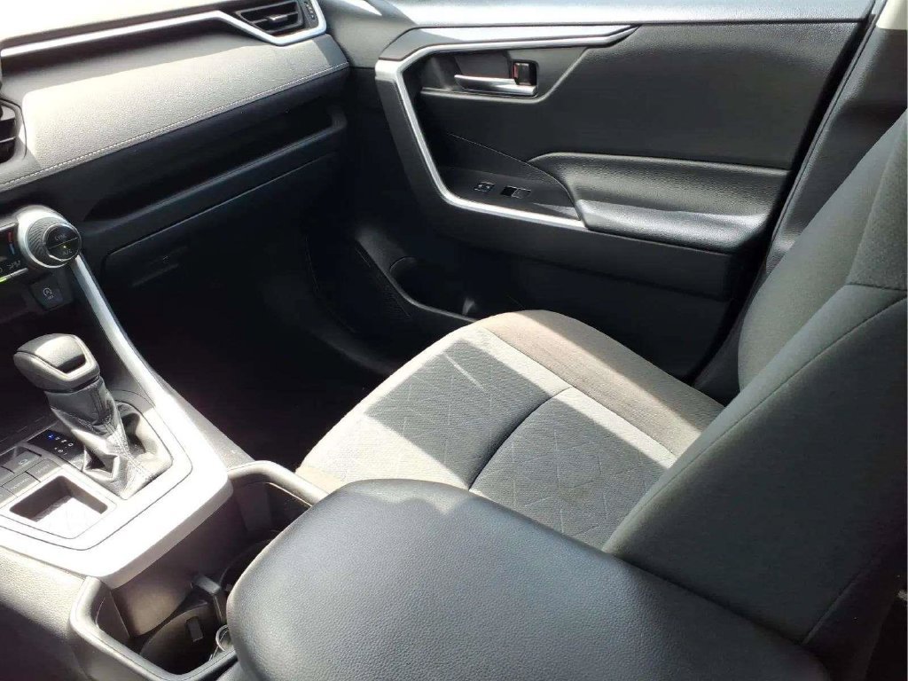 Used 2022 Toyota RAV4 XLE w/ Convenience Package FWD image 12