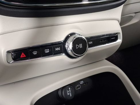 Certified 2026 Volvo XC40 B5 Plus AWD/4WD image 27