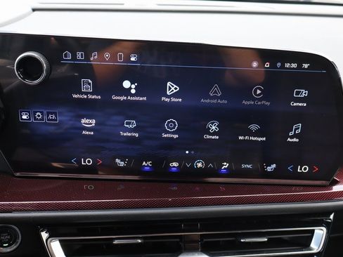 Used 2024 Chevrolet Traverse Z71 image 8