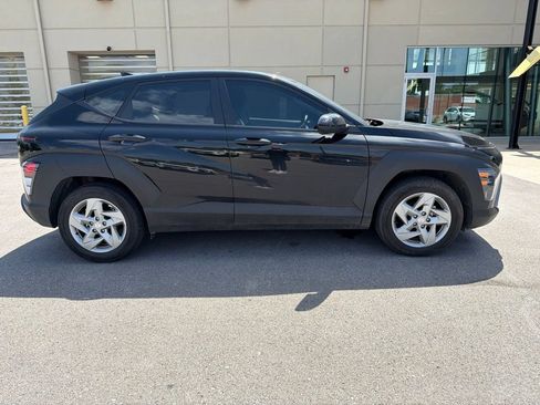 Certified 2025 Hyundai Kona SE FWD image 3