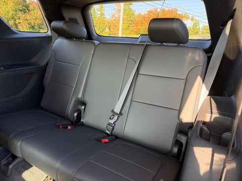 Used 2023 Chevrolet Traverse Premier image 21