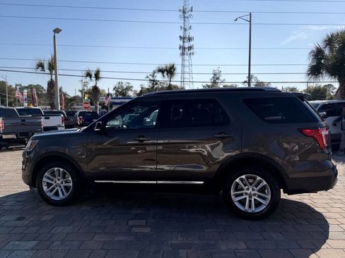 Used 2016 Ford Explorer XLT w/ Equipment Group 202A image 10