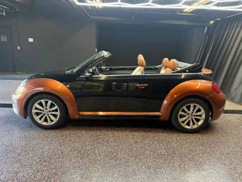 Used 2017 Volkswagen Beetle 1.8T Classic FWD image 4