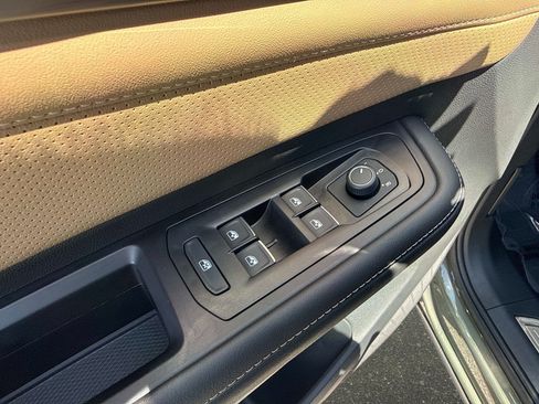 Used 2025 Volkswagen Atlas Cross Sport SE FWD image 18