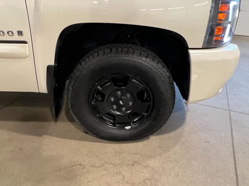 Used 2009 Chevrolet Silverado 1500 LTZ w/ White Diamond Edition AWD/4WD image 40
