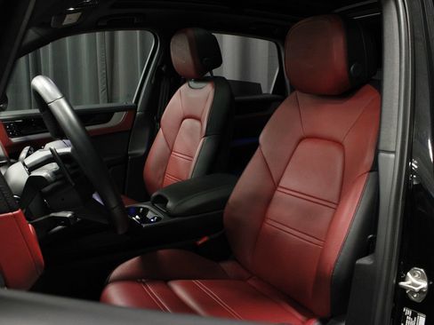 Certified 2024 Porsche Cayenne S AWD/4WD image 19