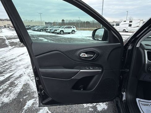 Used 2022 Jeep Cherokee Limited image 22