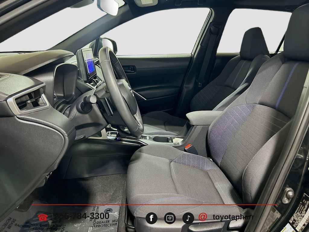 Used 2024 Toyota Corolla Cross AWD Hybrid w/ Moonroof Package image 18