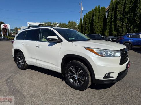 Used 2016 Toyota Highlander XLE AWD/4WD image 1