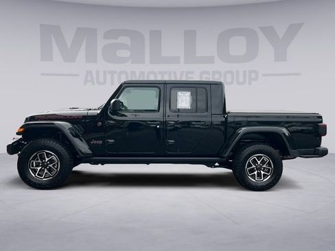 Used 2025 Jeep Gladiator Rubicon w/ Convenience Group AWD/4WD image 2