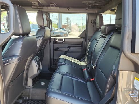 Used 2025 Ford Bronco Outer Banks w/ Sasquatch Package AWD/4WD image 10