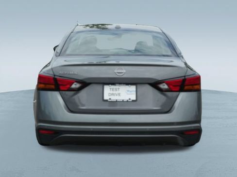 Used 2025 Nissan Altima 2.5 SV FWD image 8