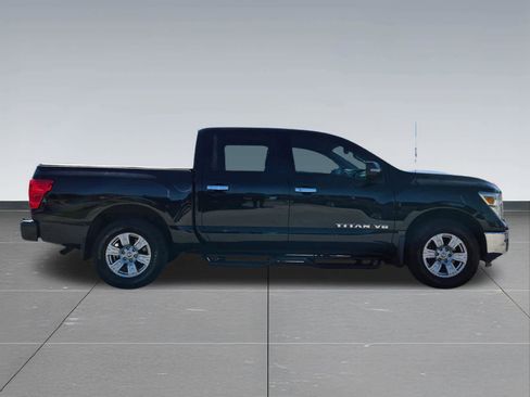 Used 2018 Nissan Titan SV w/ SV Convenience Package AWD/4WD image 7