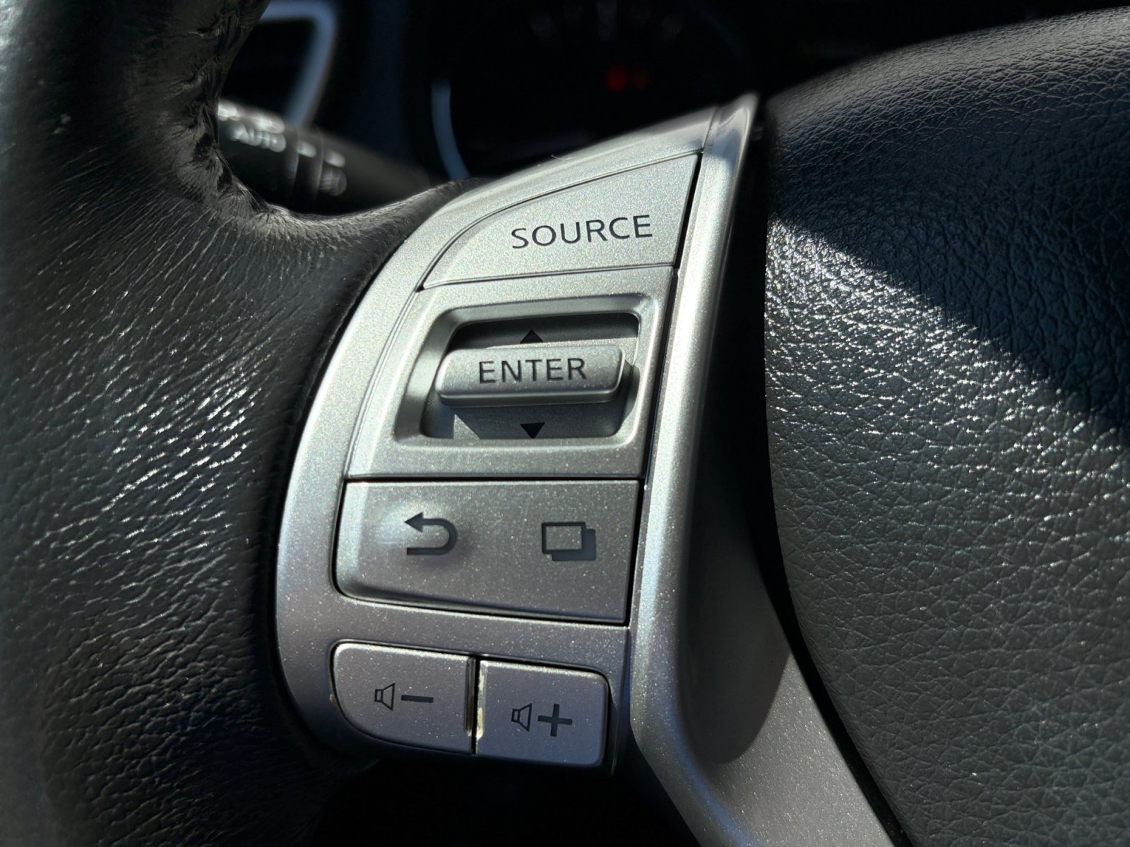 Used 2015 Nissan Rogue SL w/ SL Premium Package AWD/4WD image 20