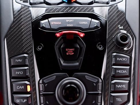 Used 2019 Lamborghini Aventador SVJ image 95
