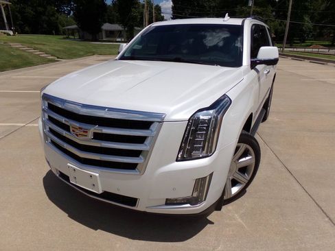 Used 2016 Cadillac Escalade Luxury AWD/4WD image 7