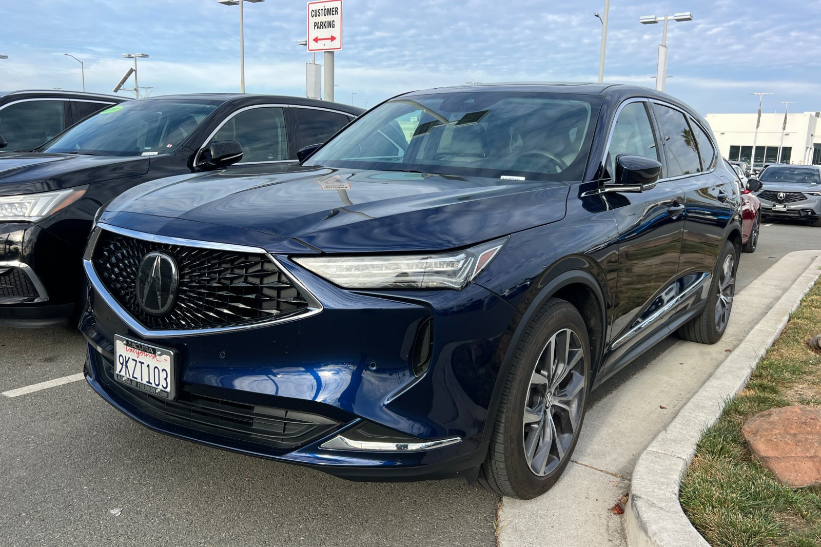 Used 2024 Acura MDX w/ Technology Package AWD/4WD image 2