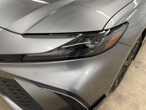Used 2025 Toyota Camry SE w/ Convenience Package FWD image 3