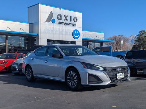 Used 2024 Nissan Altima 2.5 SV FWD image 1