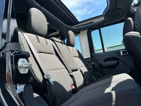 Used 2023 Jeep Wrangler Unlimited w/ Sun & Screen Package AWD/4WD image 41
