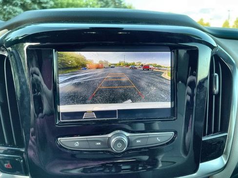 Used 2022 Chevrolet Traverse LS FWD image 15