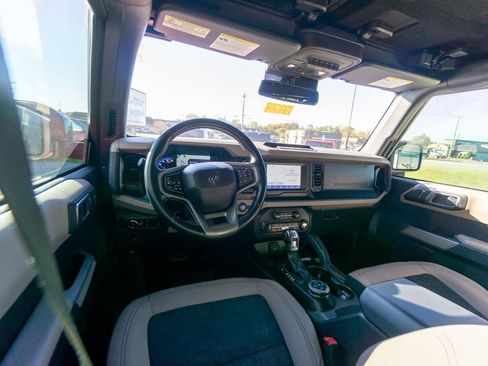 Used 2023 Ford Bronco Wildtrak AWD/4WD image 15
