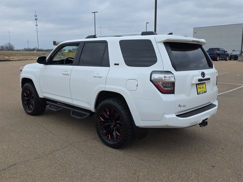 Used 2022 Toyota 4Runner SR5 image 6