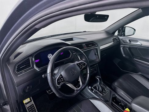 Used 2022 Volkswagen Tiguan SE R-Line image 31