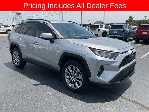 Used 2019 Toyota RAV4 XLE Premium w/ Cold Weather Package FWD image 22