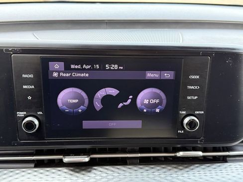 Used 2022 Kia Carnival LX image 16