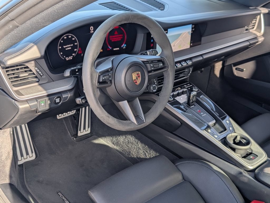 Used 2025 Porsche 911 Carrera S RWD image 4