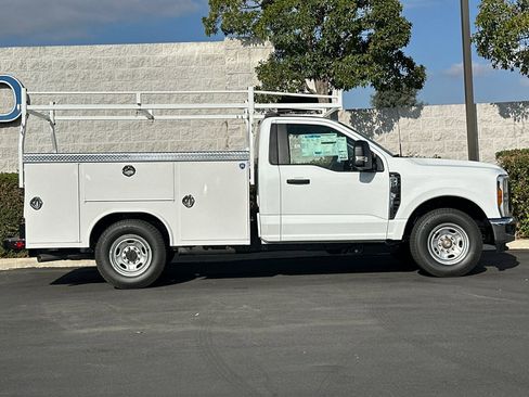 New 2026 Ford F250 XL w/ XL Chrome Package image 3