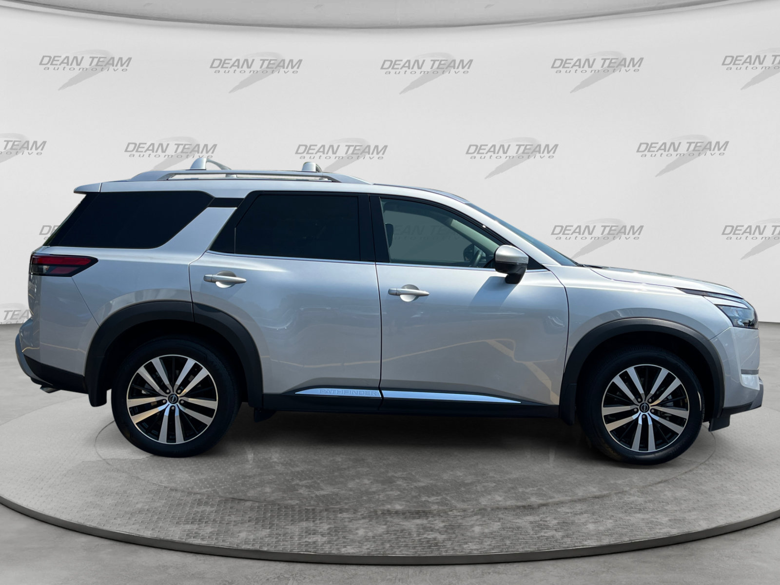 Used 2025 Nissan Pathfinder Platinum w/ Cargo Package FWD image 9